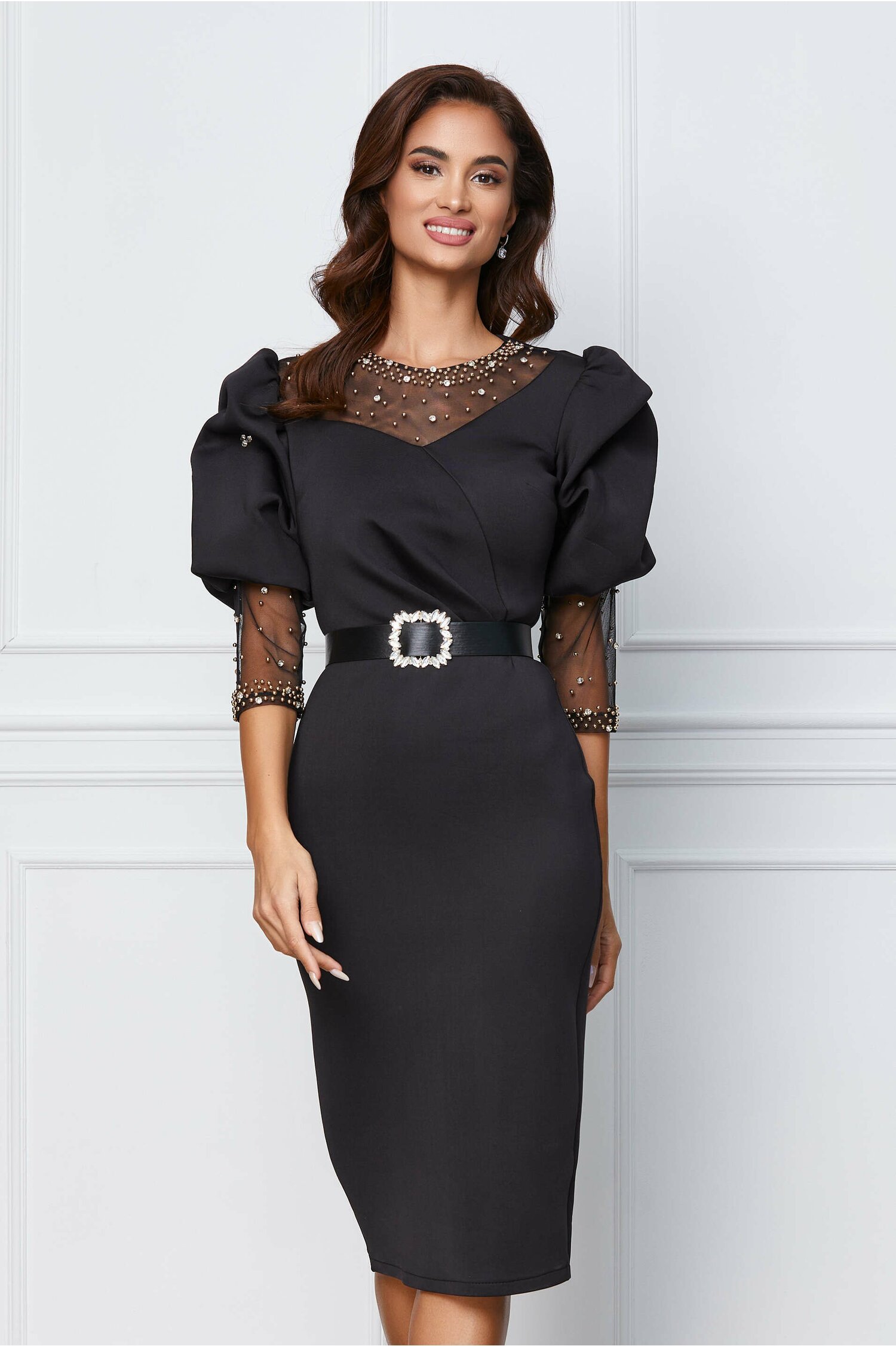 Rochie Larisa neagra din neopren accesorizata cu perlute si curea