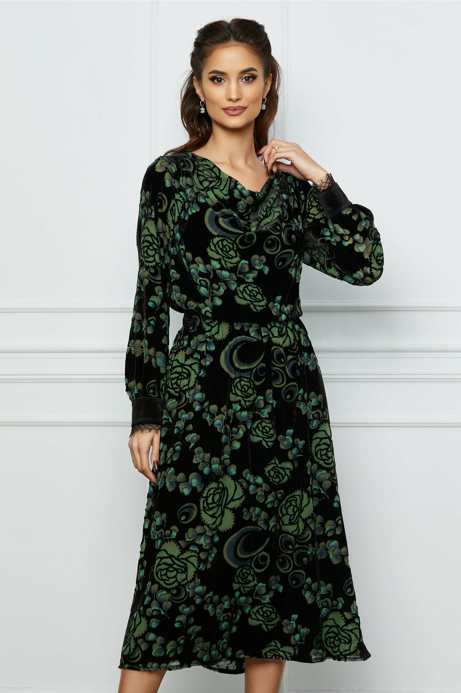 Rochie de ocazie neagra din catifea cu print verde