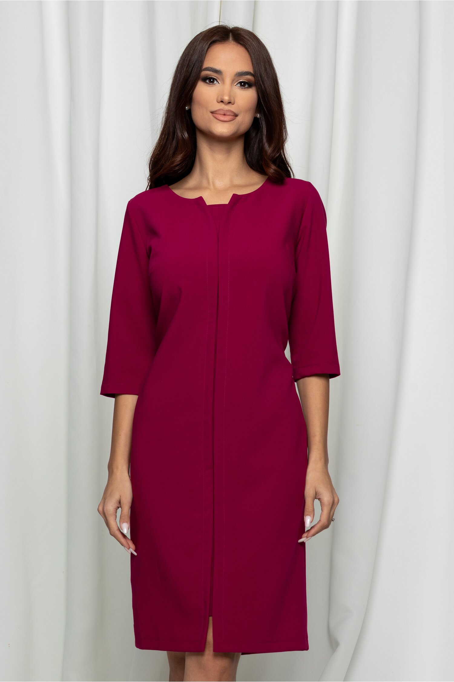 Rochie magenta cu decupaj fals pe fata