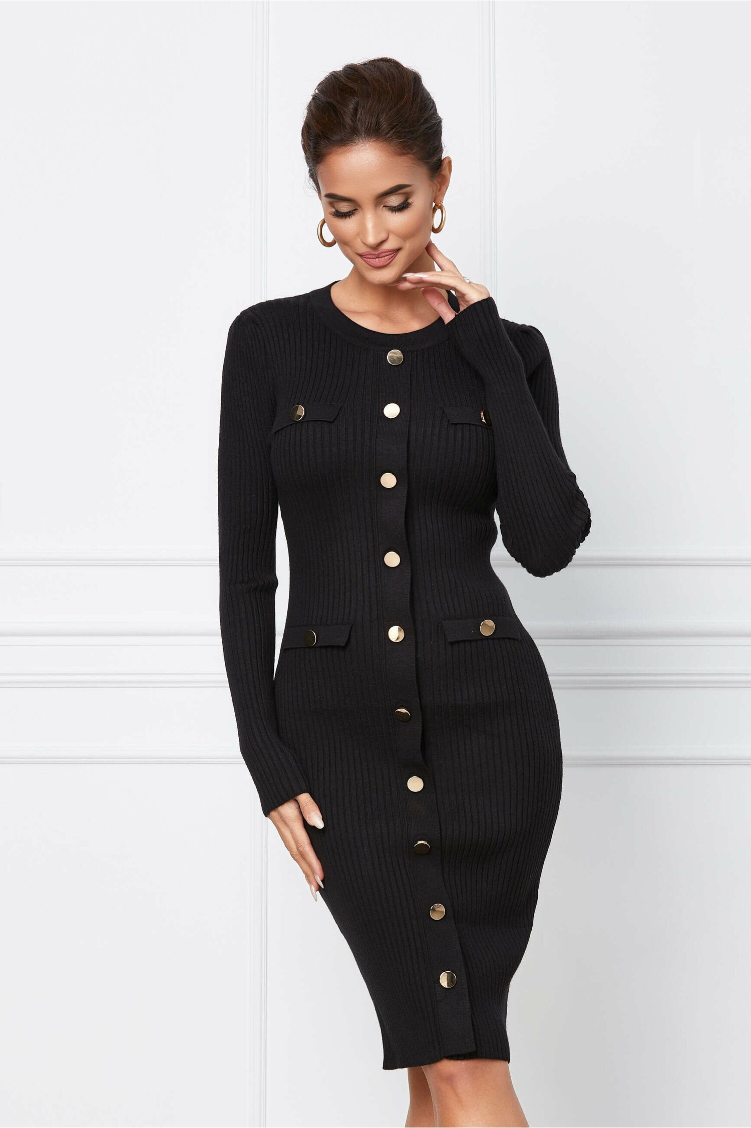 Rochie Mara neagra din tricot cu nasturi decorativi