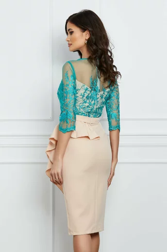 Rochie MBG bej cu dantela verde la bust si volan pe fusta