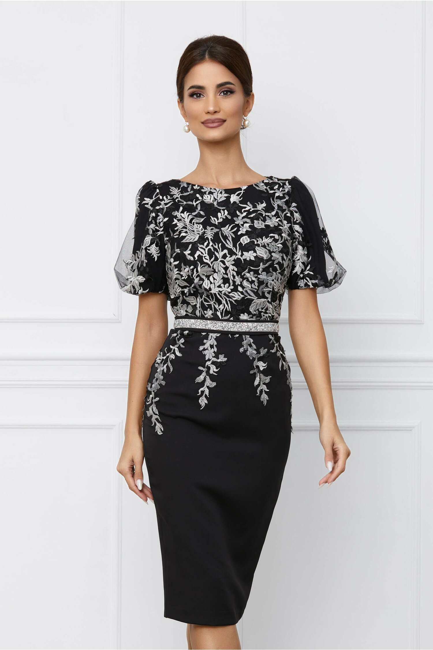 Rochie MBG neagra cu broderie argintie la bust