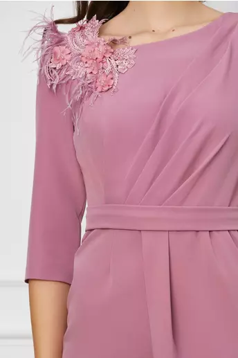 Rochie MBG roz cu aplicatie florala maxi pe umar