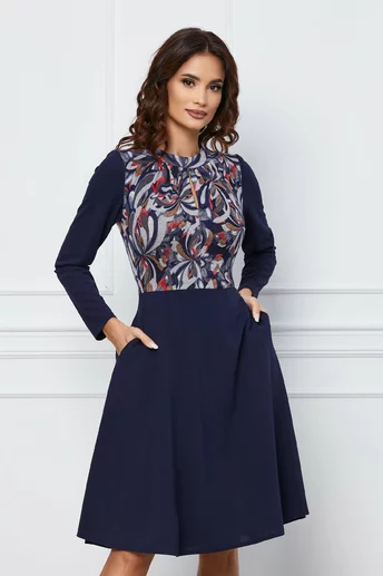 Rochie Moze bleumarin cu imprimeu gri-rosu la bust