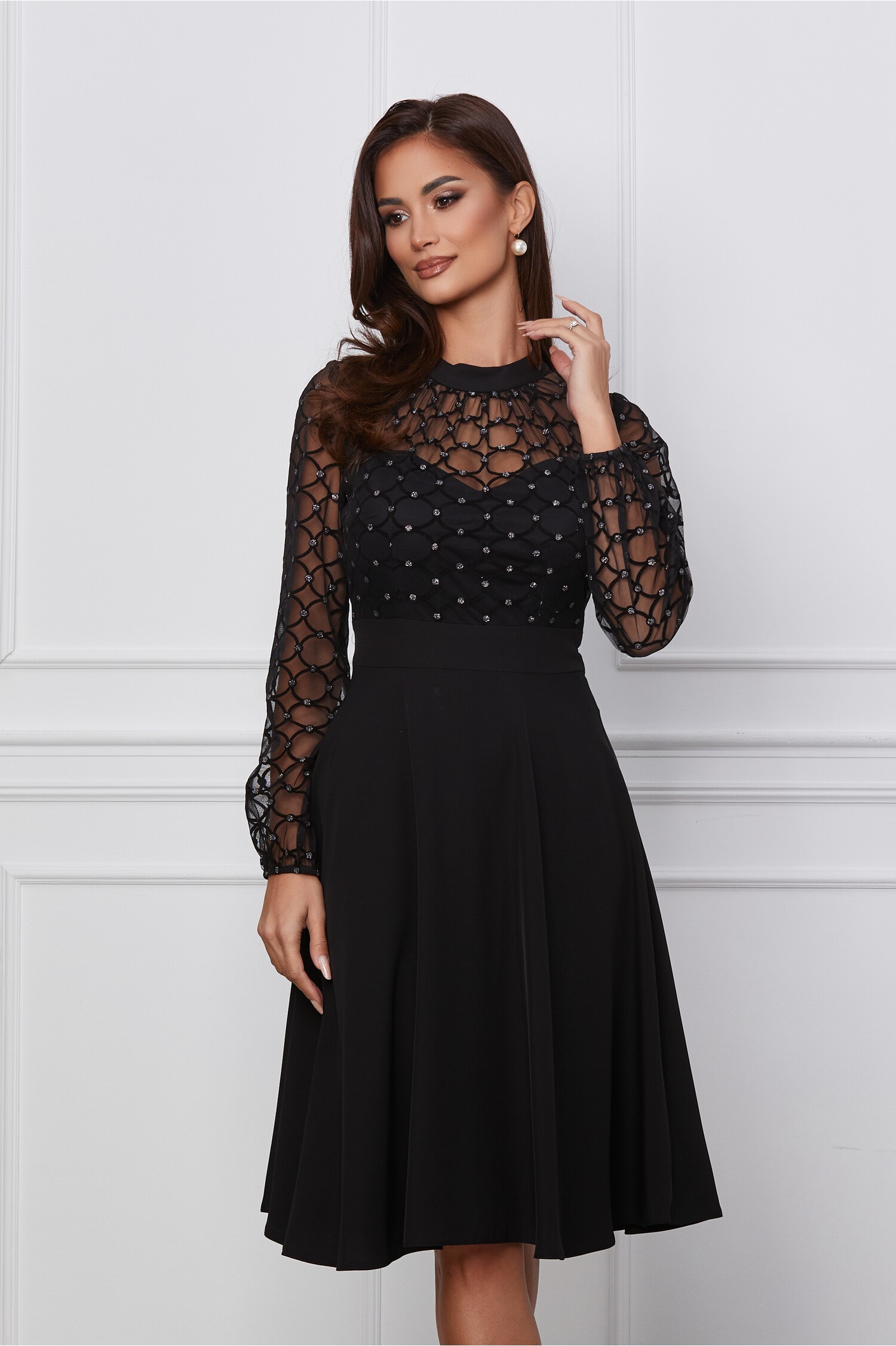 Rochie Moze neagra cu buline din glitter la bust