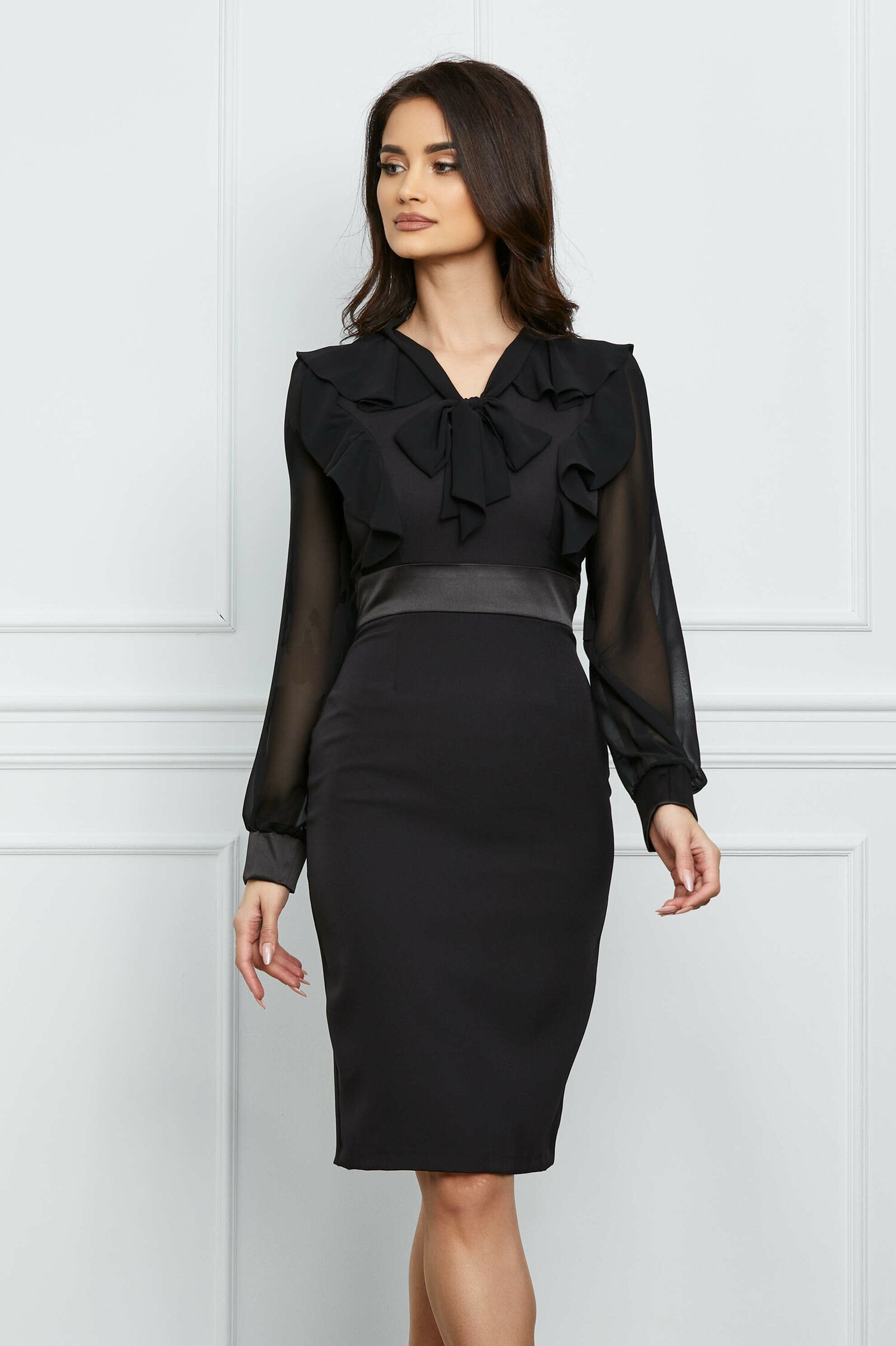 Rochie neagra cu volane la bust - Rochii-Dama.ro