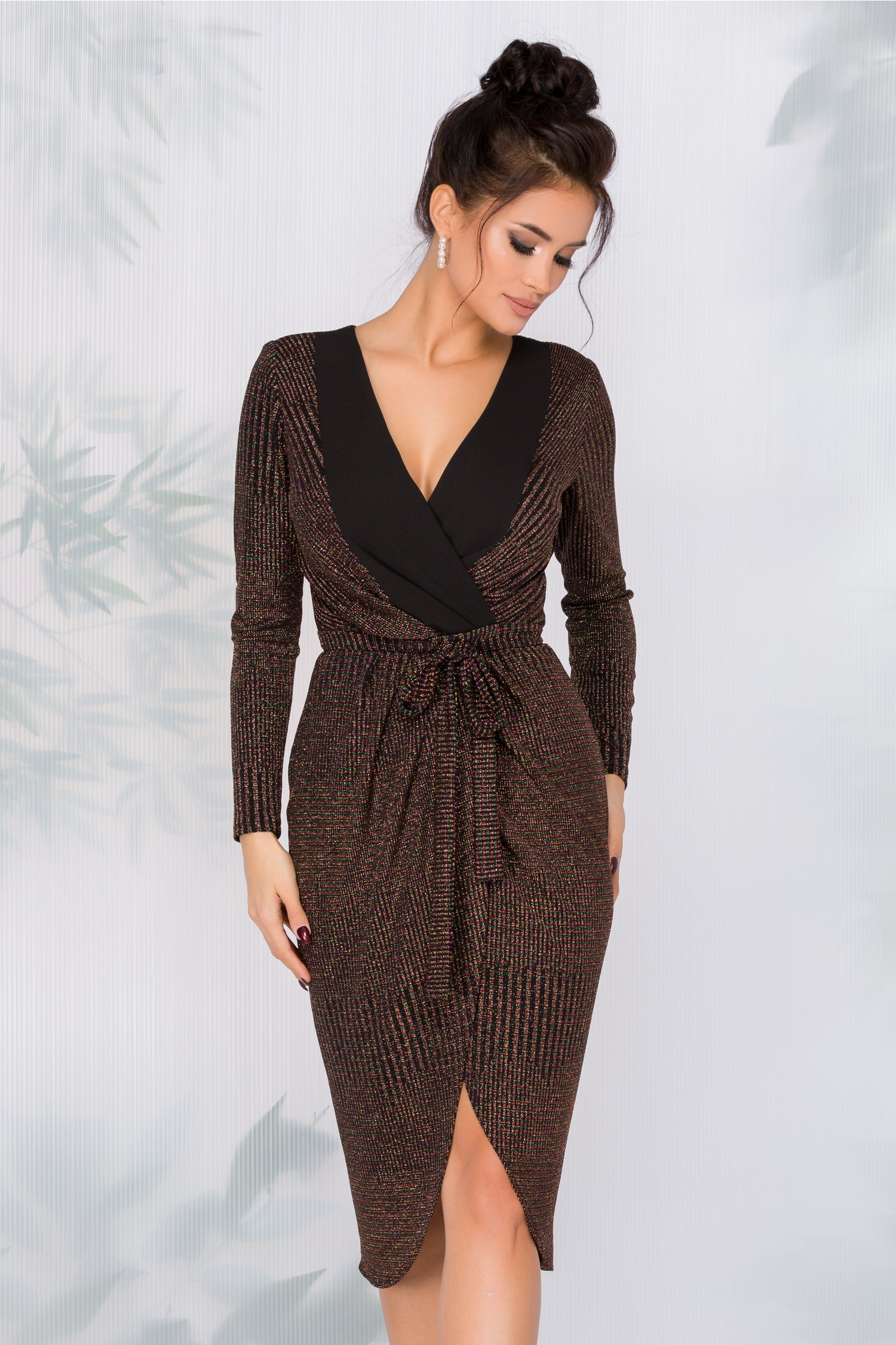 Rochie Moze neagra petrecuta cu fir de lurex caramiziu