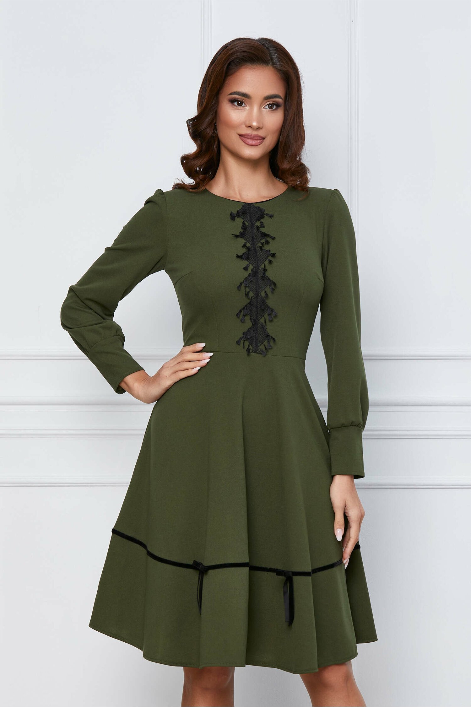Rochie Moze olive cu broderie la bust