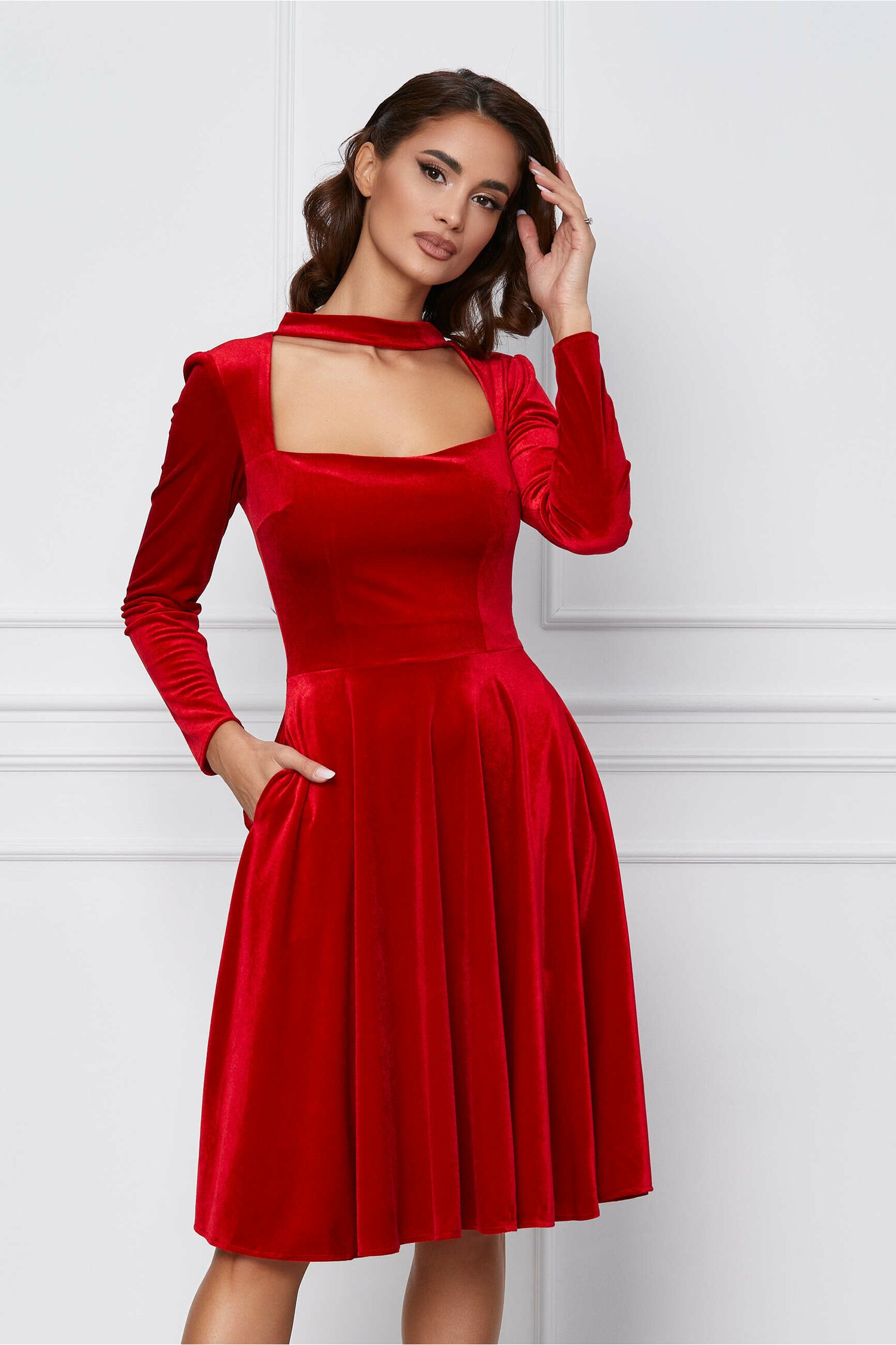 Rochie Moze rosie din catifea cu decolteu patrat