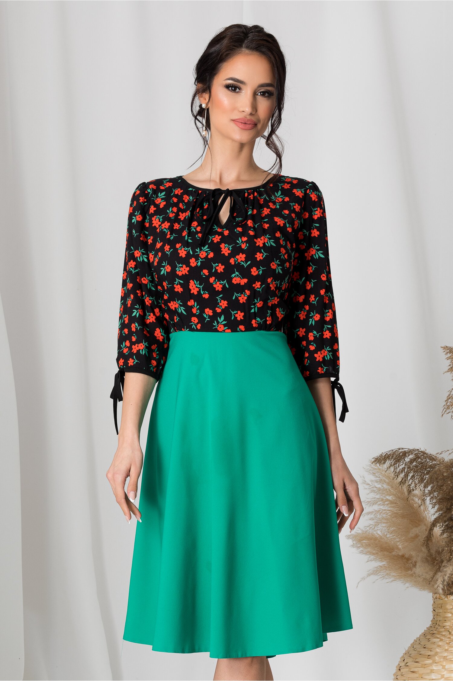 Rochie Moze verde cu bust negru si imprimeu floral