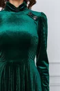Rochie Moze verde din catifea cu broderie la guler