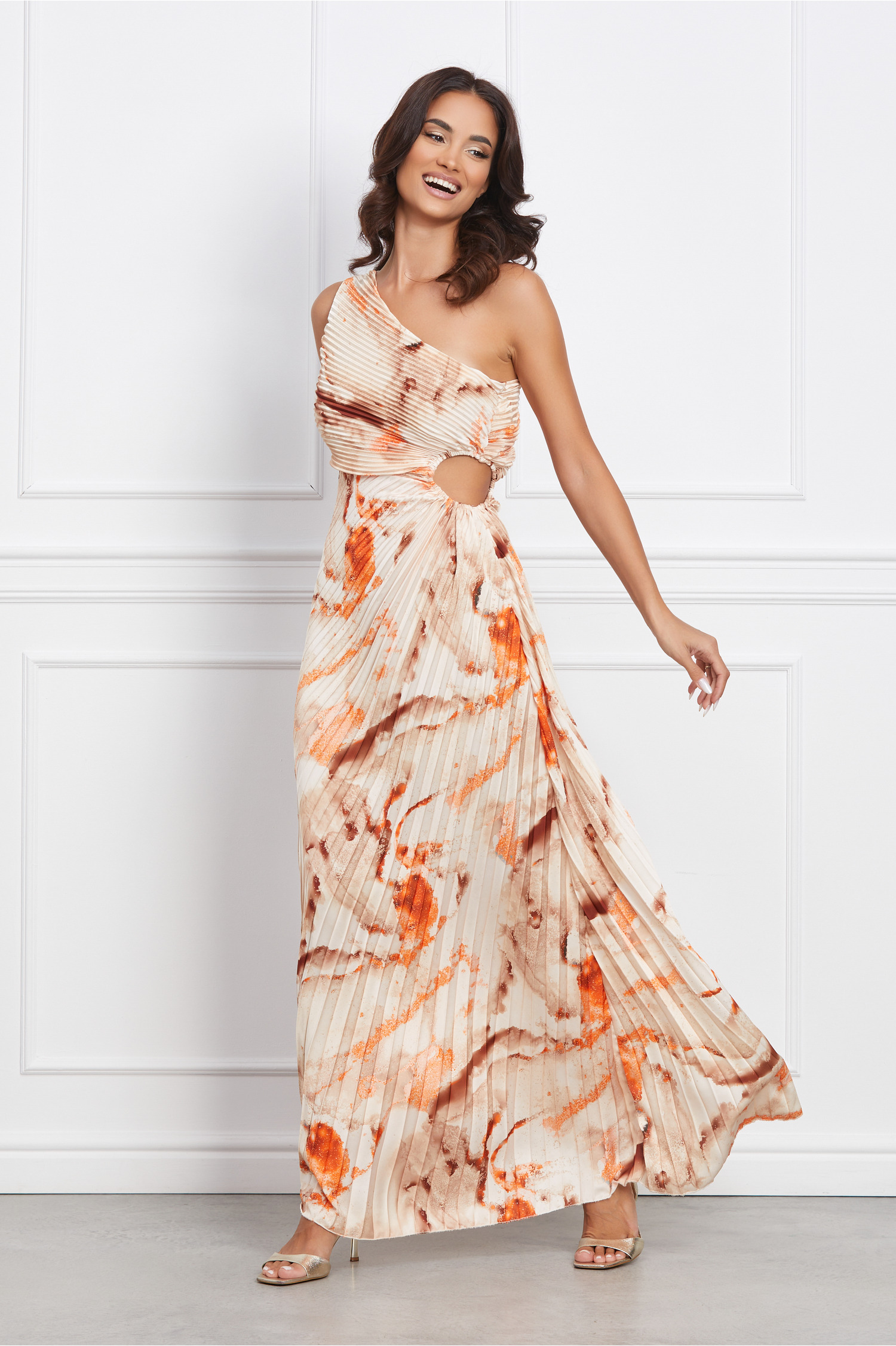 Rochie Natalia bej plisata cu imprimeuri orange si decupaj in talie