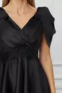 Rochie neagra cu umeri bufanti si broderie in talie