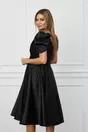 Rochie neagra cu umeri bufanti si broderie in talie