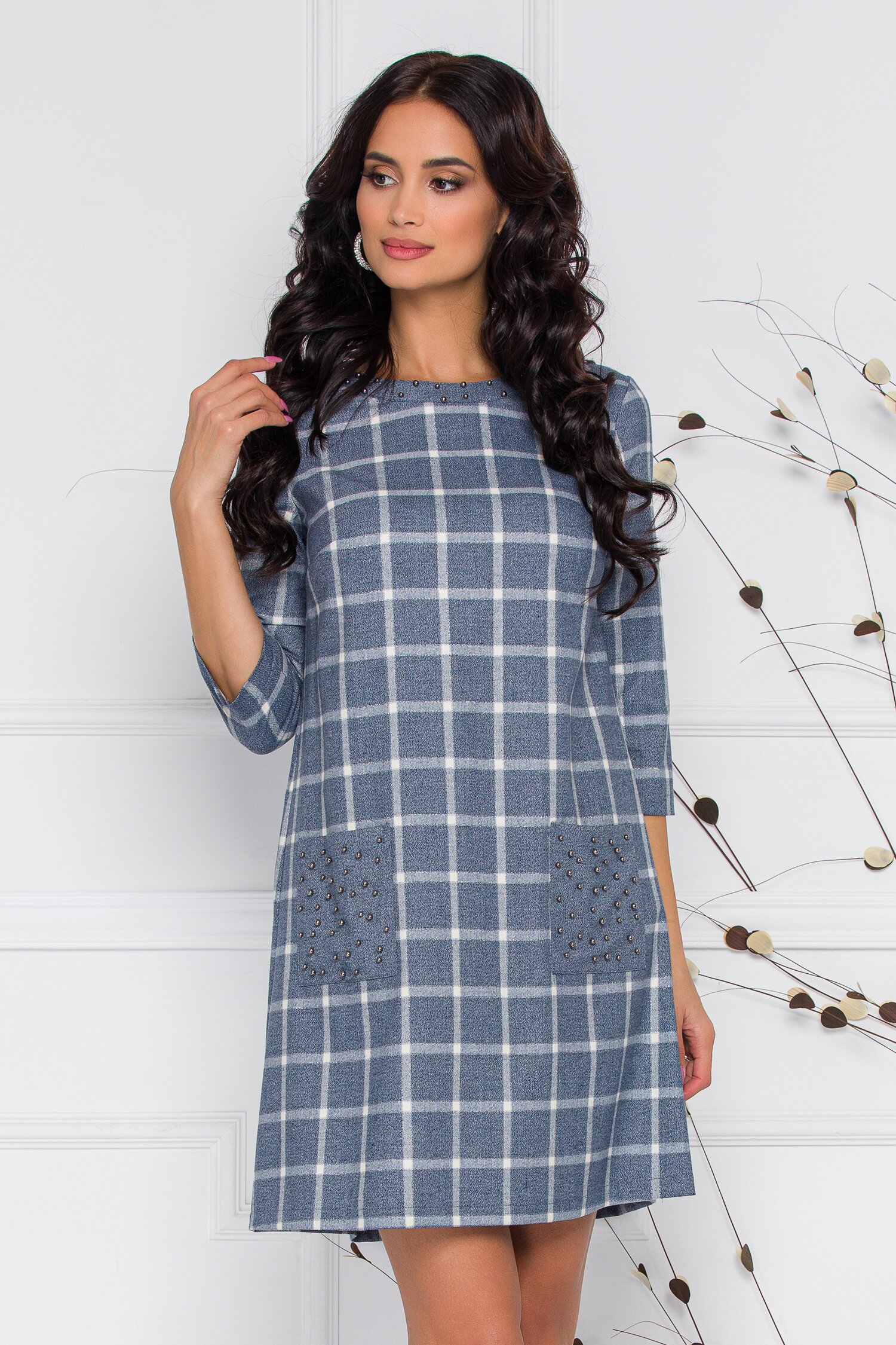 Rochie Pamy gri cu carouri gri si insertii metalice