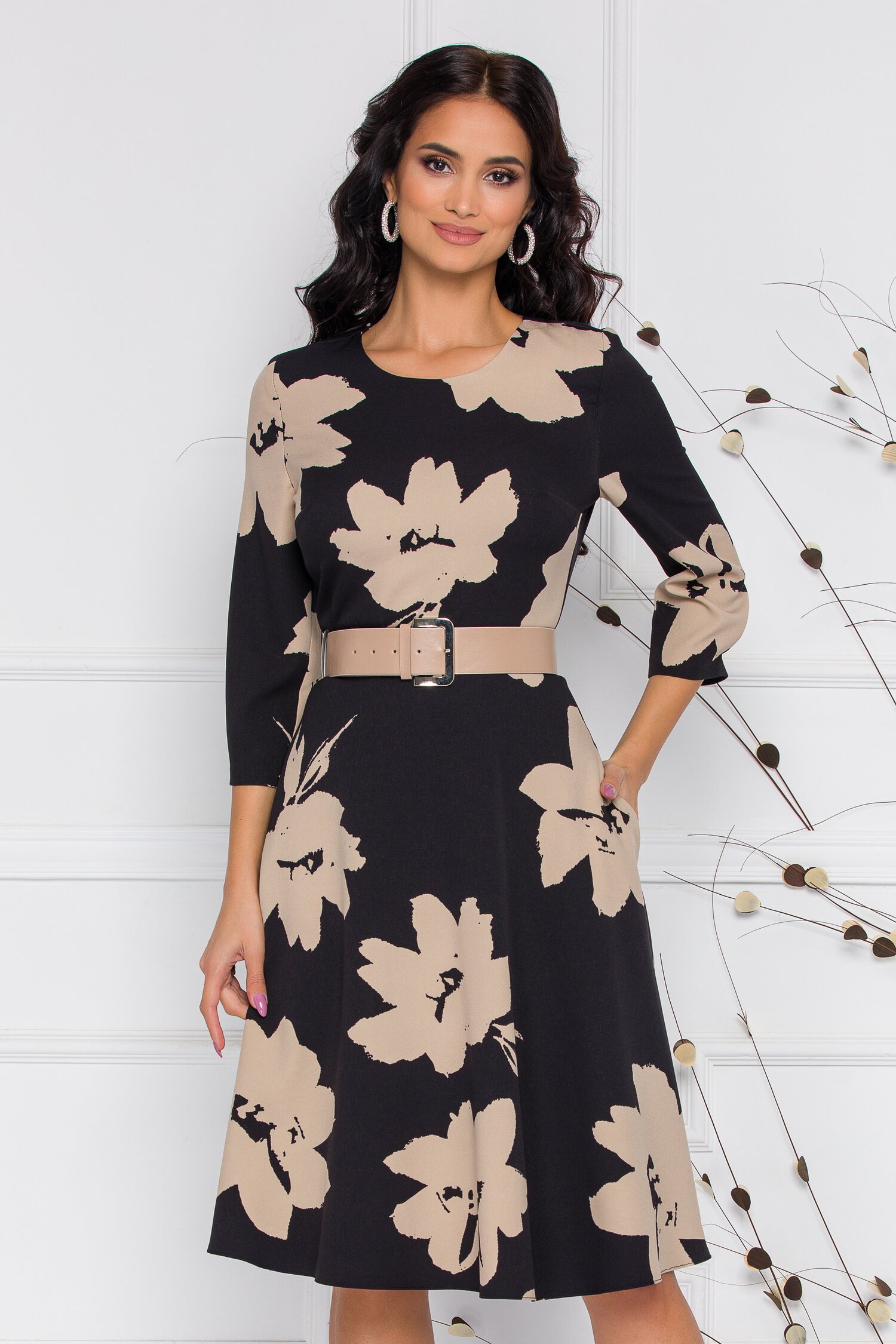 Rochie Patricia neagra cu imprimeuri florale bej