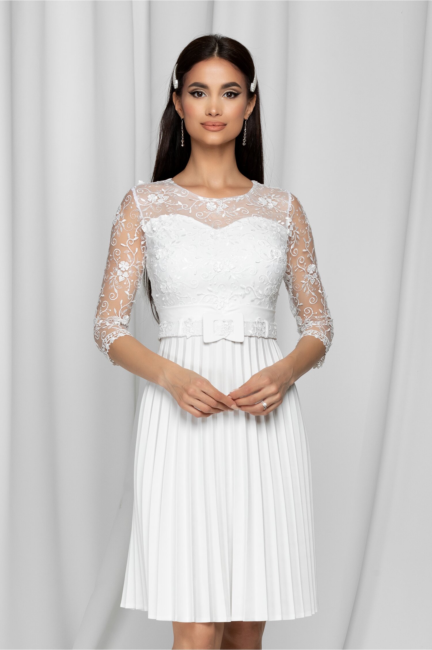 Rochie Rihana alba accesorizata cu broderie in partea superioara