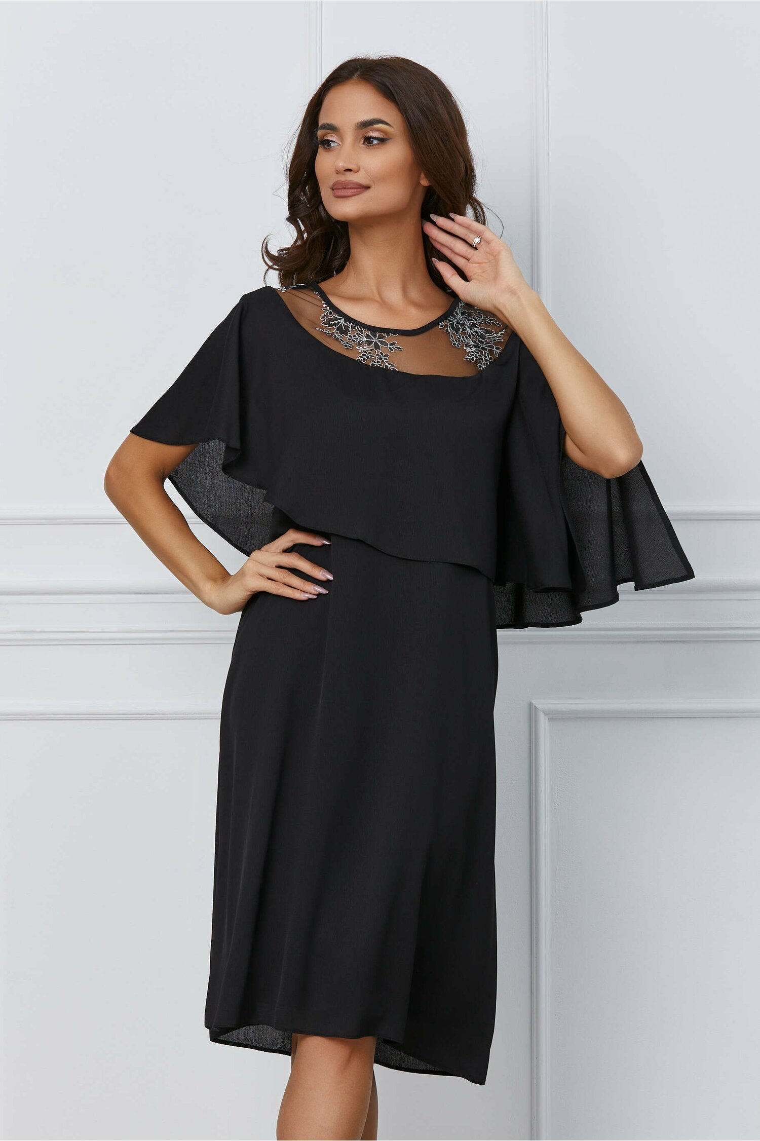 Rochie Sara neagra cu volan maxi si broderie