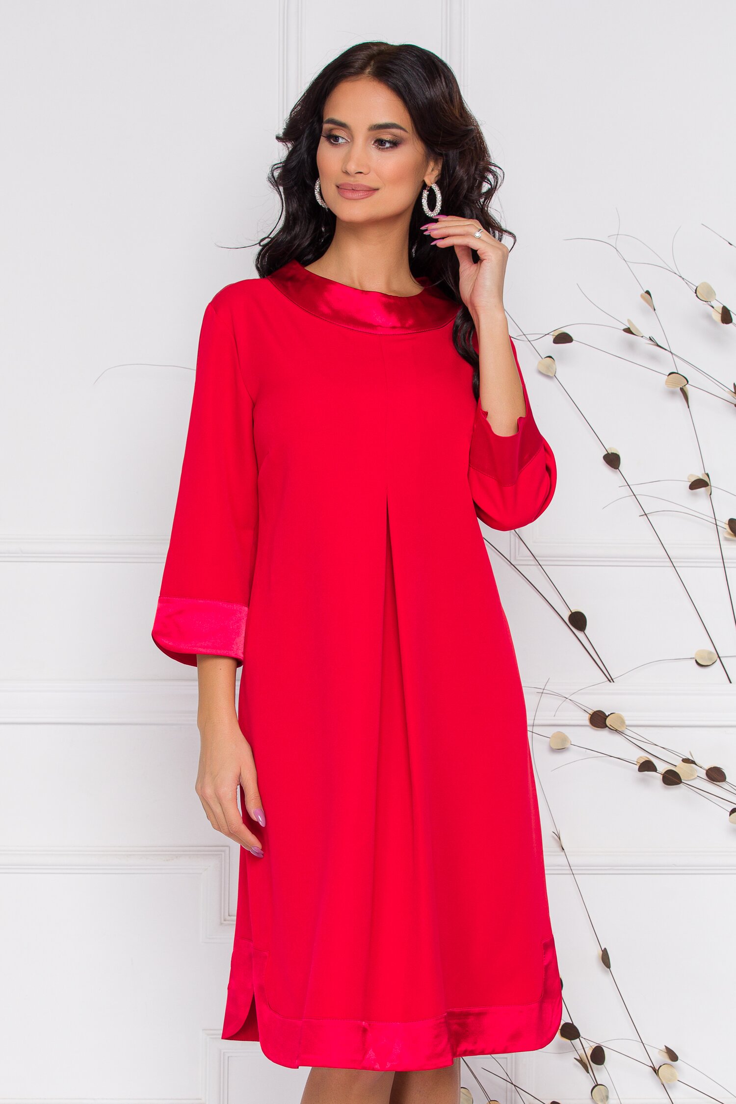 Rochie Simi rosie cu pliu la bust si detalii din satin