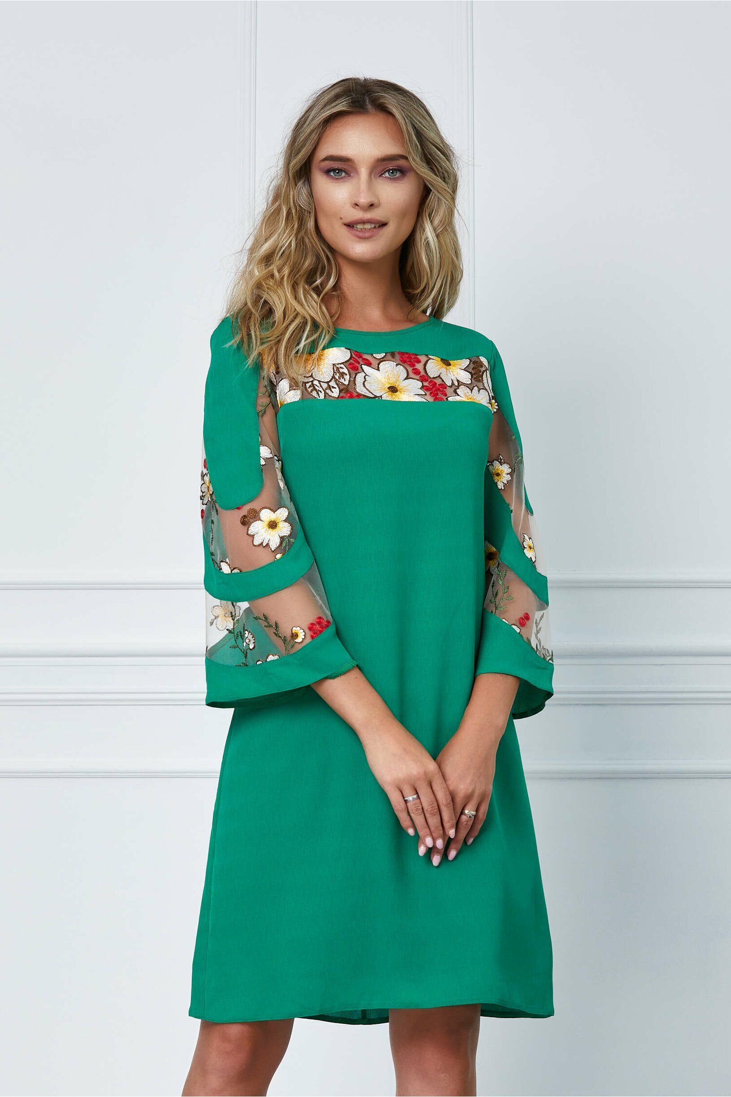 Rochie verde cu broderie florala pe bust si maneci - Rochii-Dama.ro