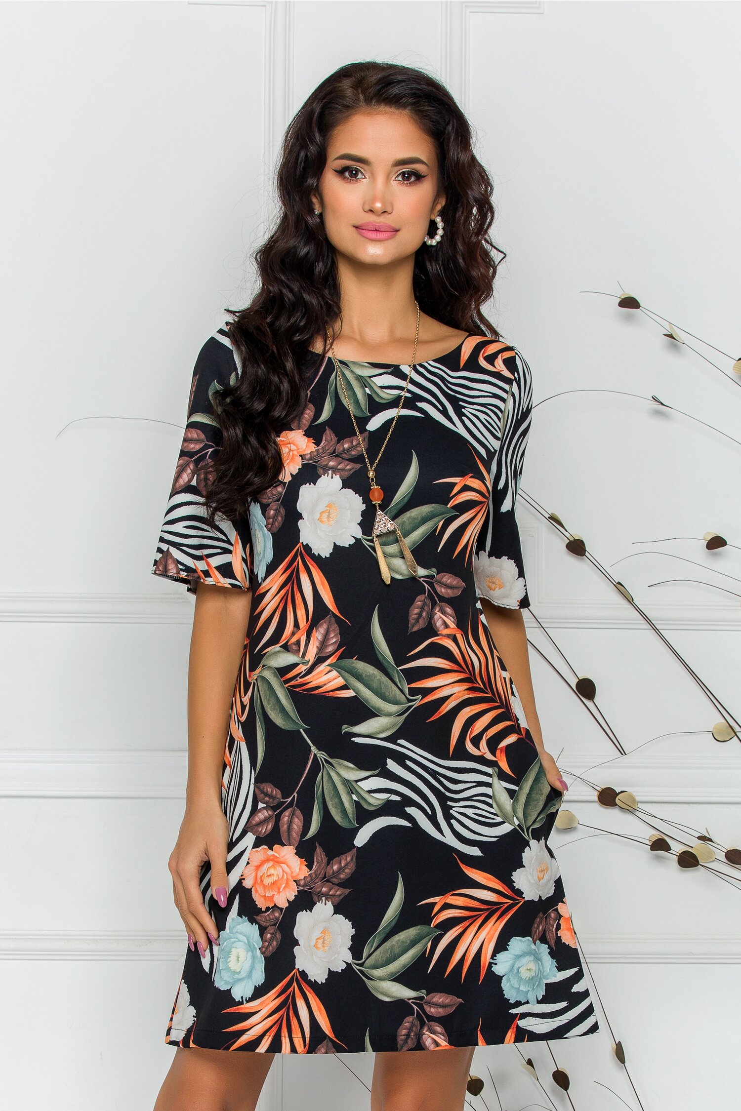 Rochie Syla neagra cu buzunare si imprimeu floral