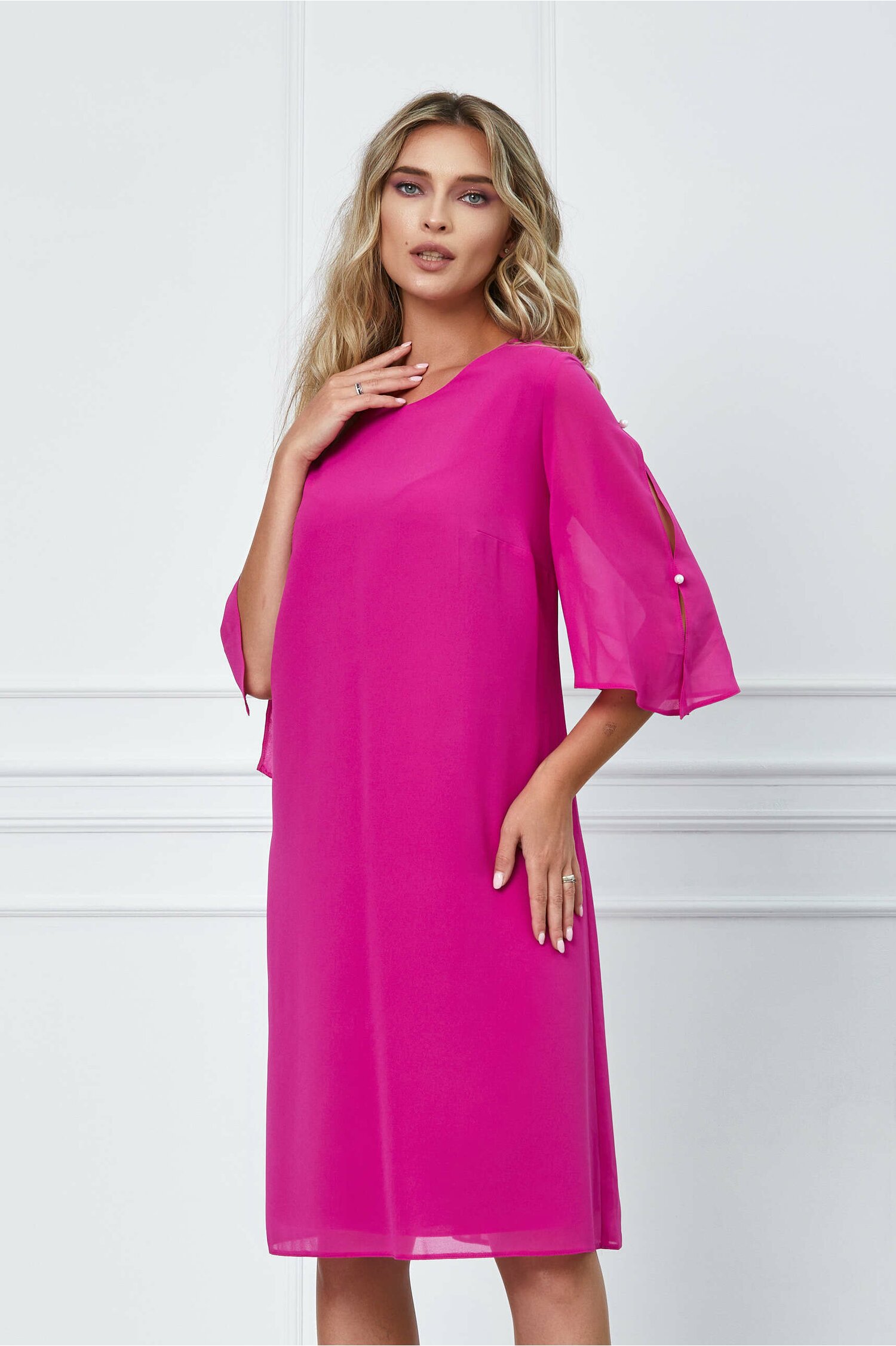 Rochie magenta vaporoasa cu perlute pe maneci - Rochii-Dama.ro