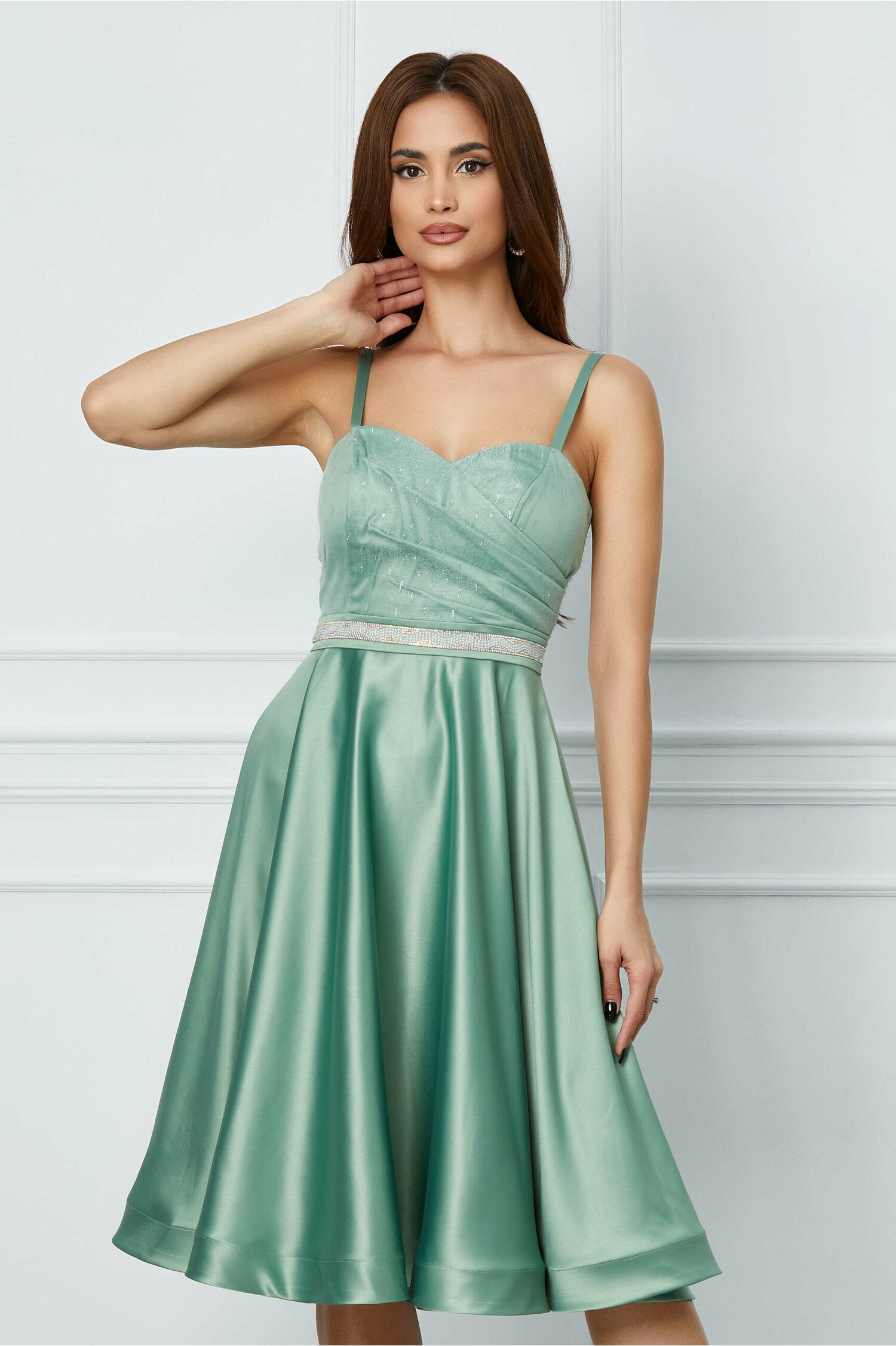 Rochie eleganta din tafta verde cu aplicatie in talie