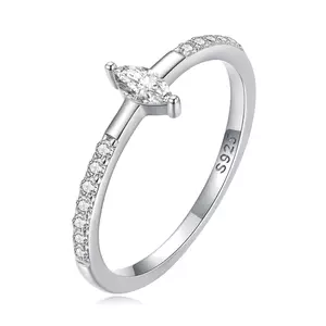 Сребърен пръстен Прости сребърни кристали