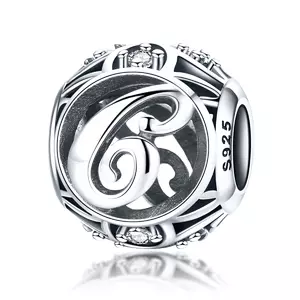 Ezüst talizmán C betűvel és kristályokkal