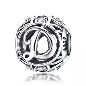 Ezüst talizmán D betűvel és kristályokkal