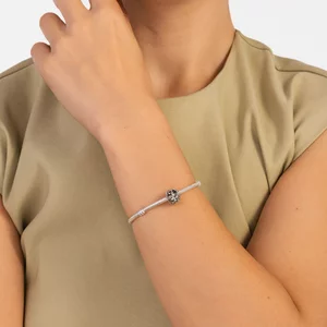 Ezüst talizmán I betűvel és kristályokkal