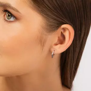 Ezüst V alakú karikás fülbevaló