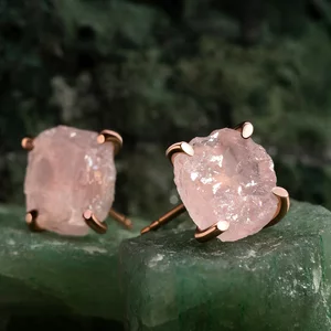 Rose Gold Piece of Rose Quartz ezüst fülbevaló