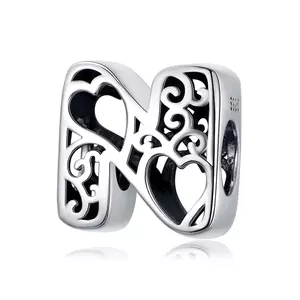 Szerelmes az N betűvel ezüst talizmánba