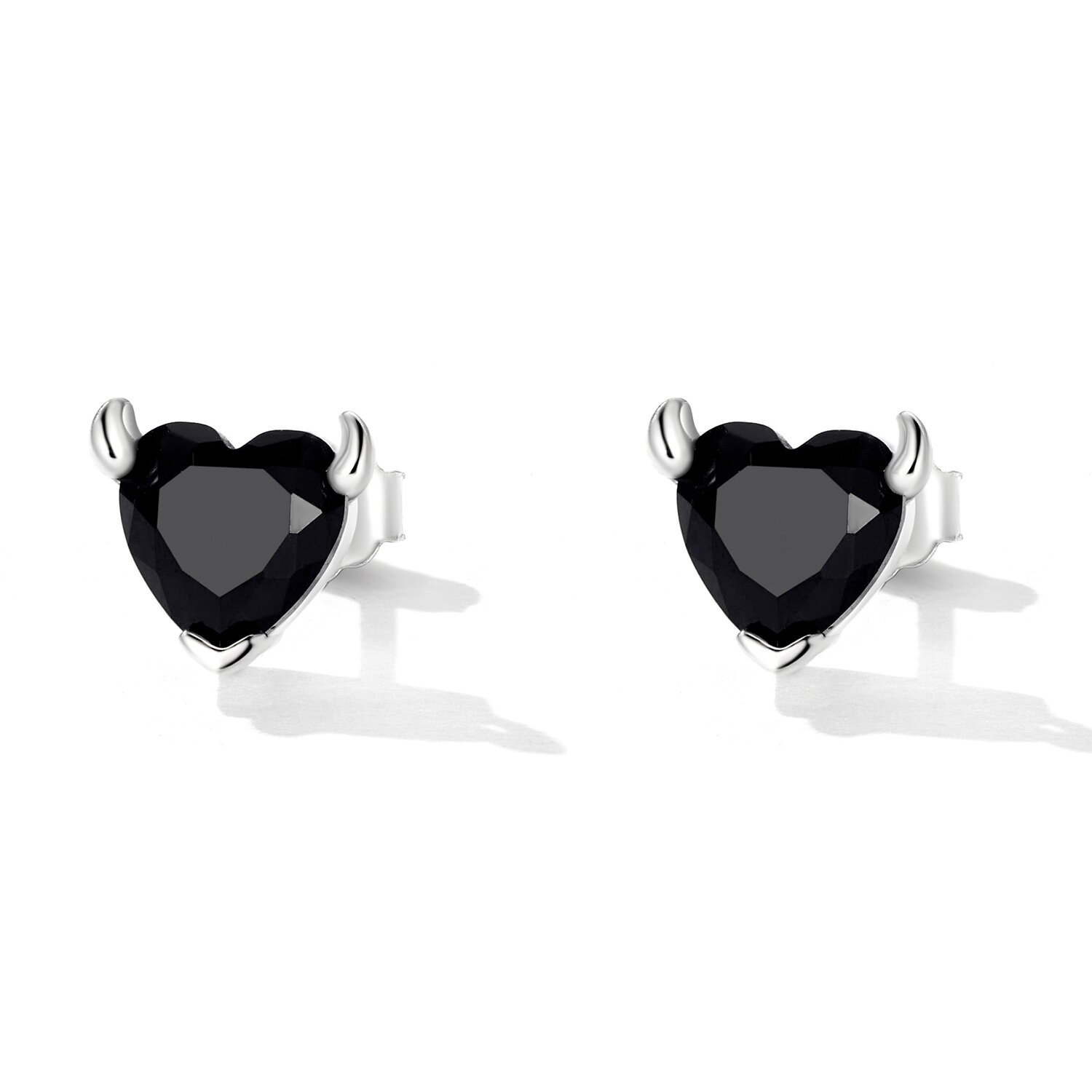 Cercei din argint black horned heart