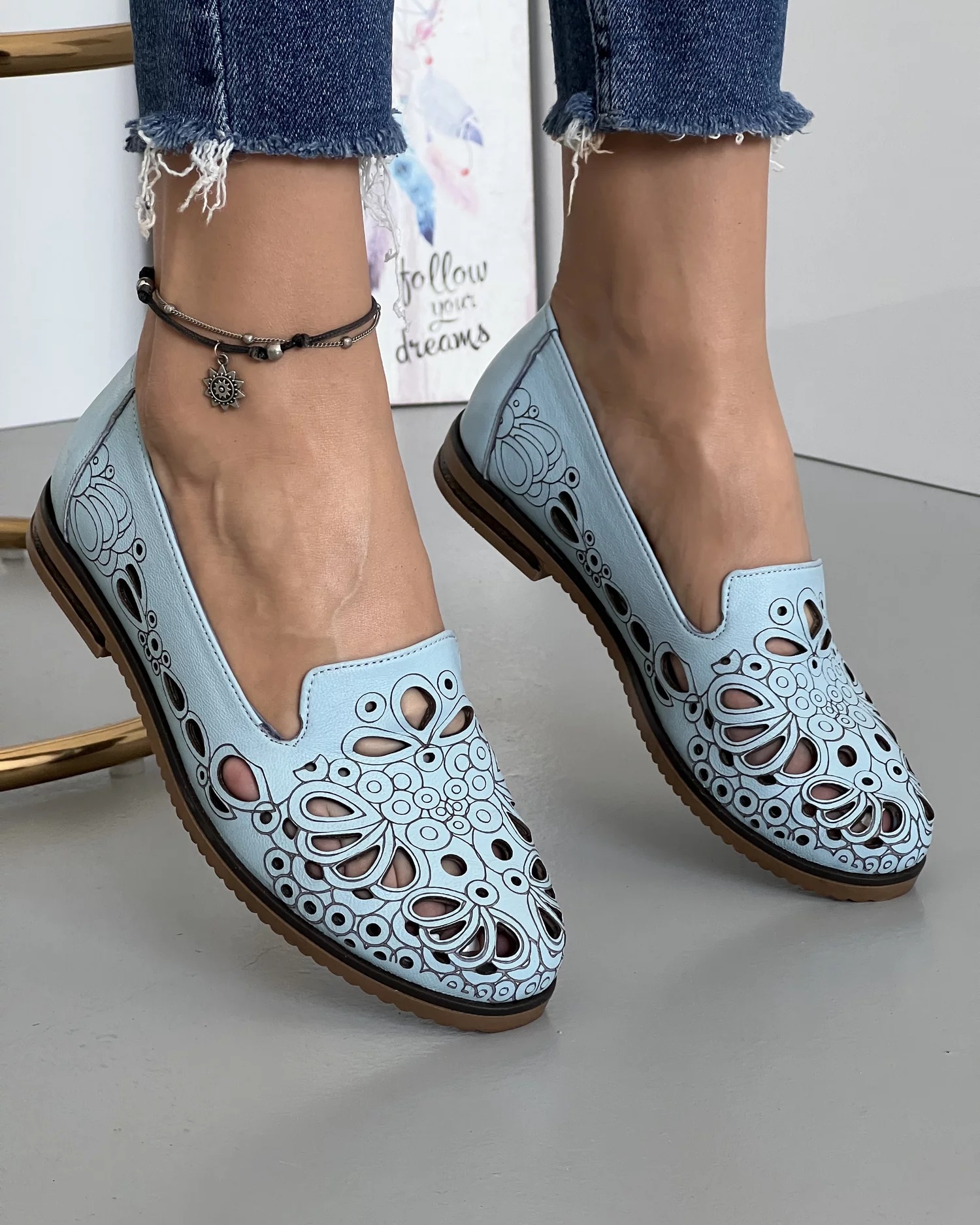 balerini-cu-model-floral-perforati-piele-naturala-albastru-ak2025-24810-2.webp