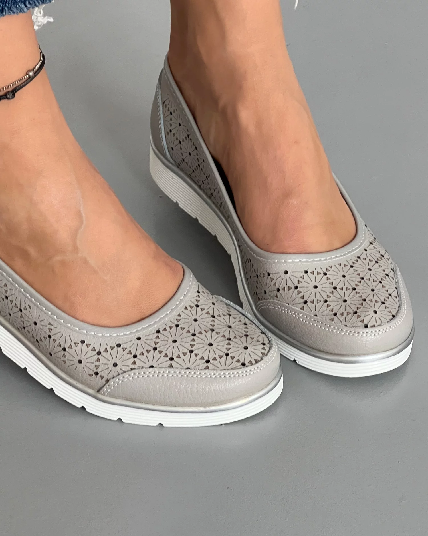 balerini-piele-naturala-casual-perforati-gri-deschis-xh-3400-19719-2.webp