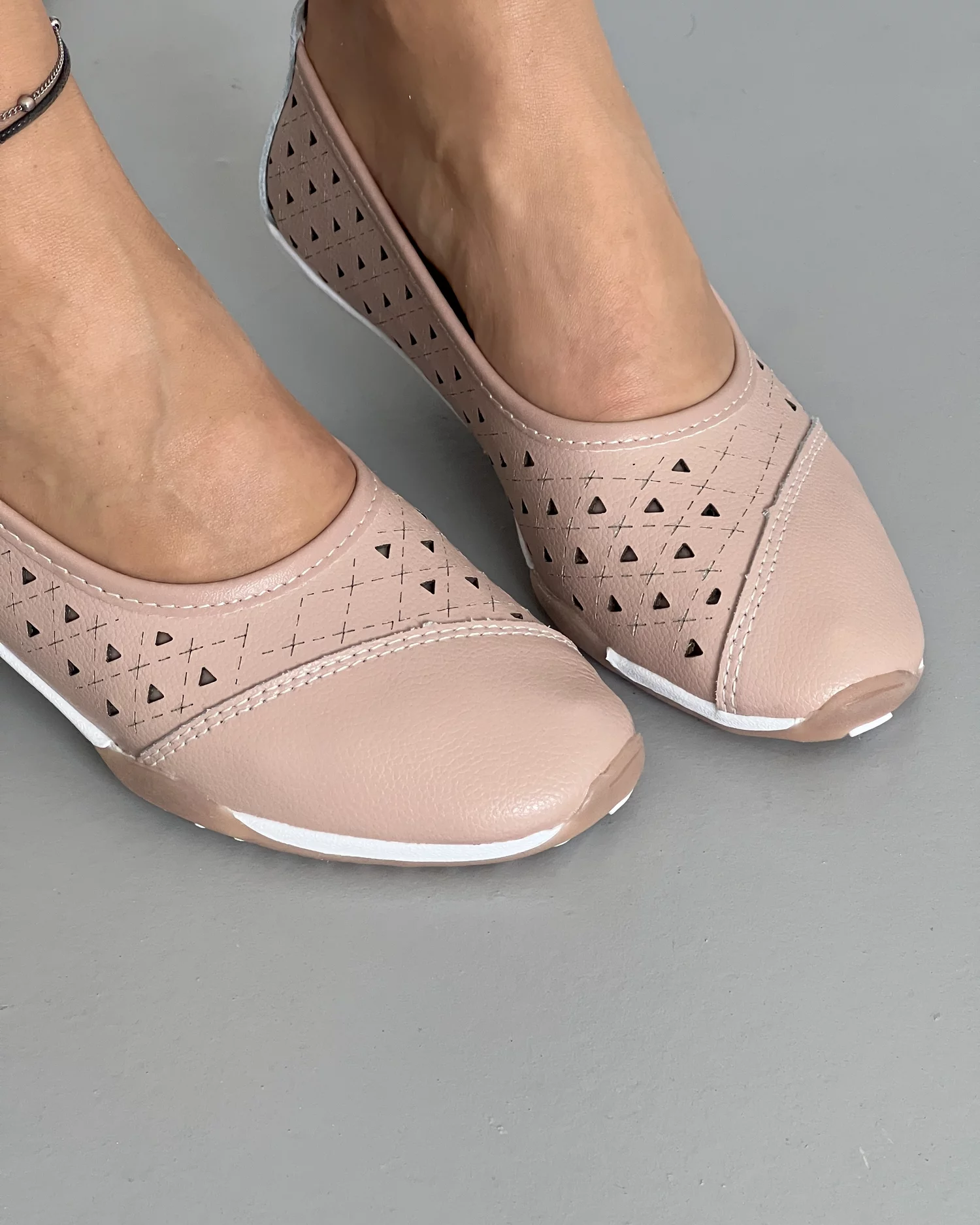 balerini-piele-naturala-roz-cu-detalii-perforate-23073-24411-2.webp