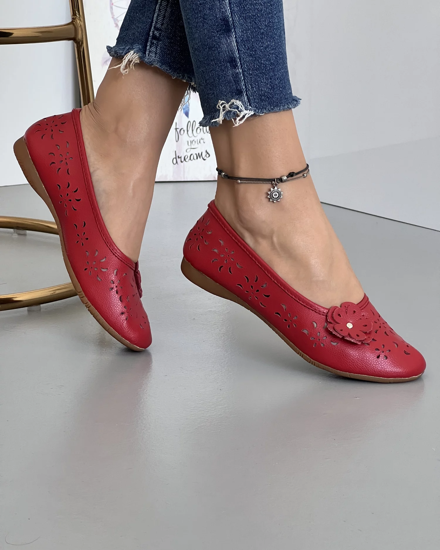 balerini-rosii-piele-naturala-cu-model-perforat-si-floare-aplicata-vk2014-20-25311-2.webp