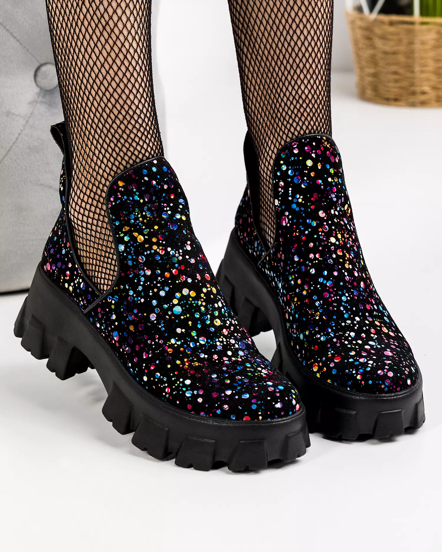 ghete-de-vara-dama-piele-naturala-intoarsa-negre-cu-model-galaxy-pol158-46260-2.webp
