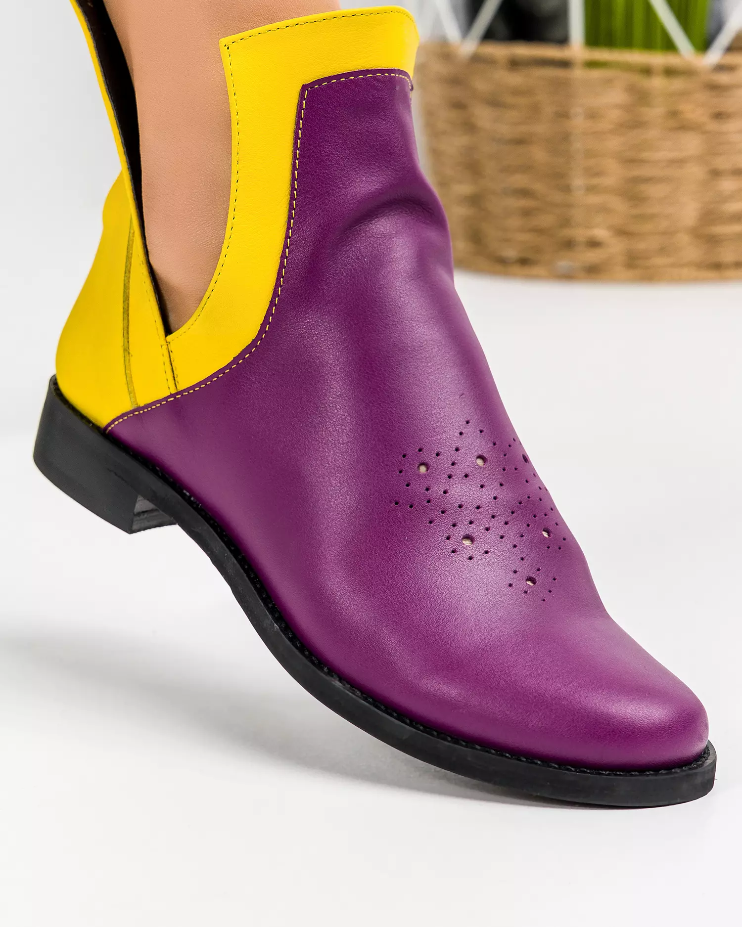 ghete-de-vara-din-piele-naturala-mov-cu-galben-cu-perforatii-frontale-pol153-44937-2.webp