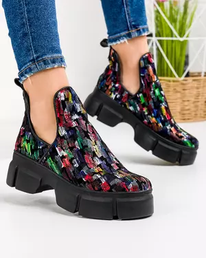 Ghete de vara piele naturala intoarsa negre cu imprimeu colorat si talpa groasa POL151