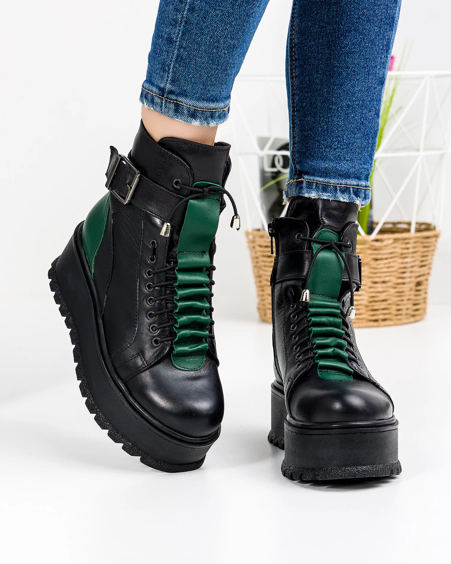 ghete-imblanite-piele-naturala-negru-cu-verde-in150-39339-2.webp