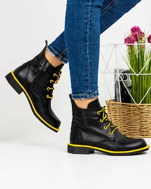 Ghete Piele Naturala Imblanite Negre Cu Galben AK2042