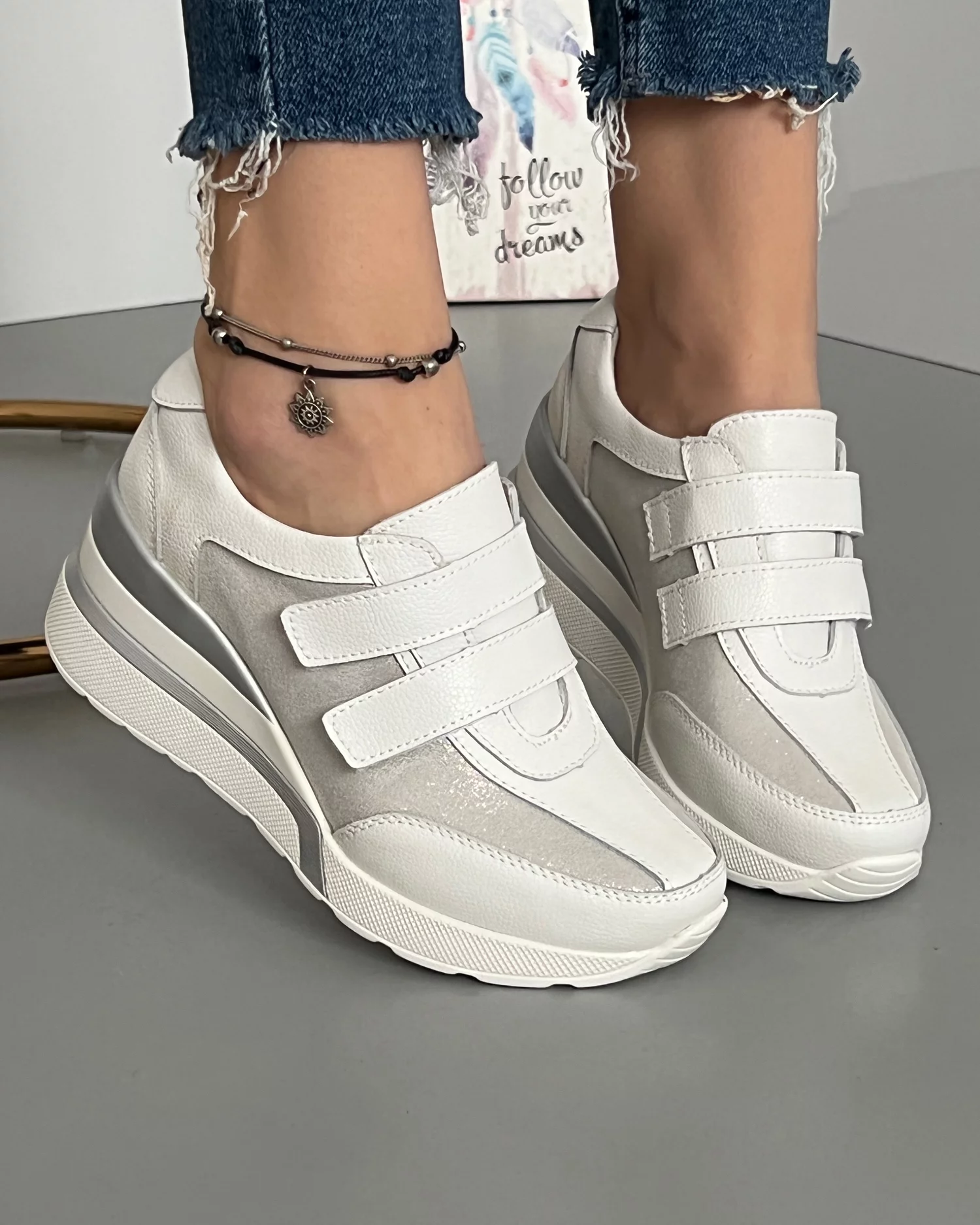 pantofi-albi-cu-argintiu-piele-naturala-cu-piele-intoarsa-inchidere-cu-barete-xh-2527-16356-2.webp