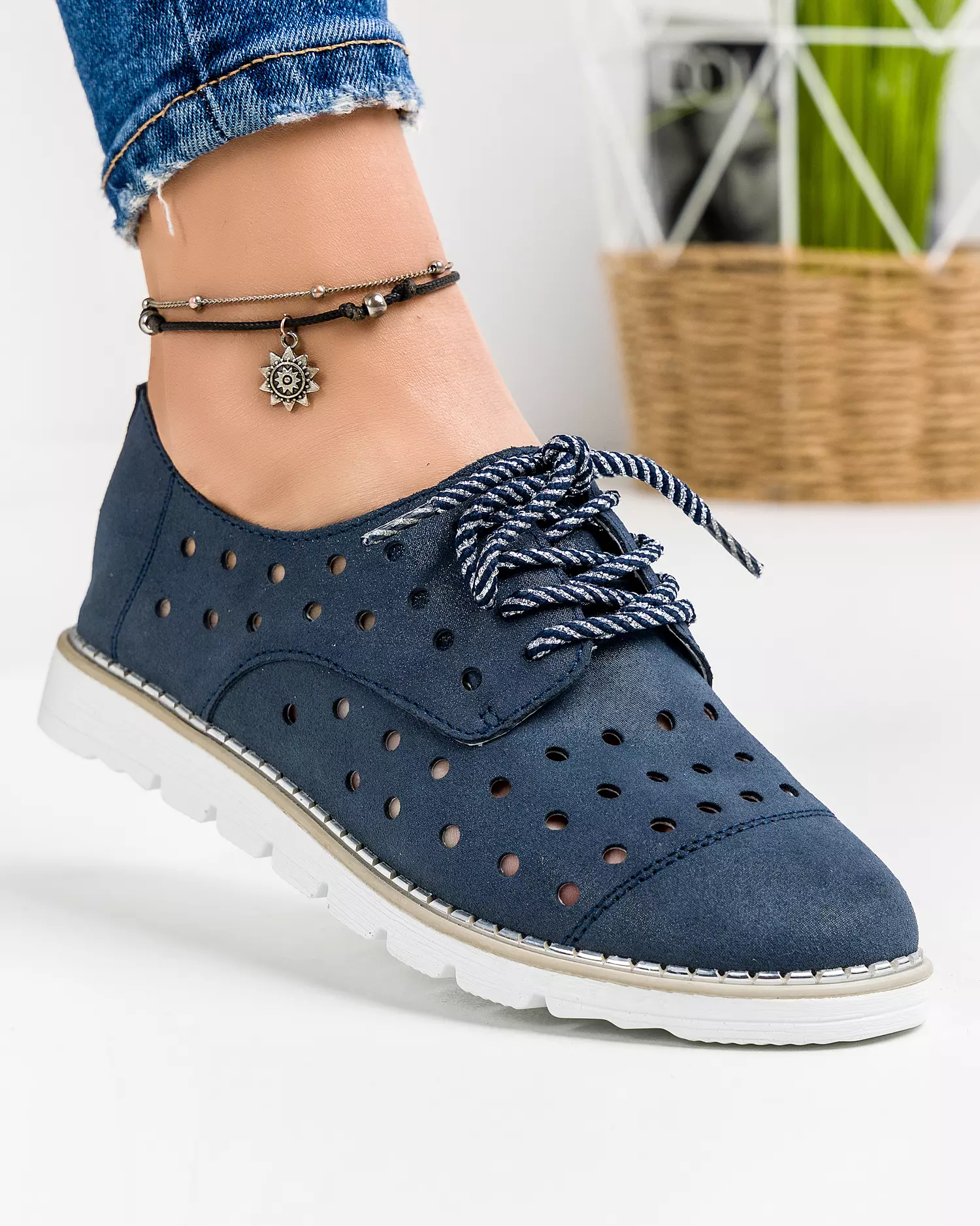 pantofi-casual-bleumarin-cu-sclipici-piele-intoarsa-perforati-xd-3073-44550-2.webp