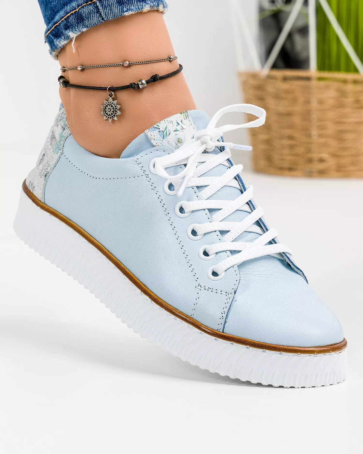 pantofi-casual-dama-piele-naturala-albastru-deschis-cu-talpa-flexibila-si-print-floral-la-spate-akd23145-45129-2.webp