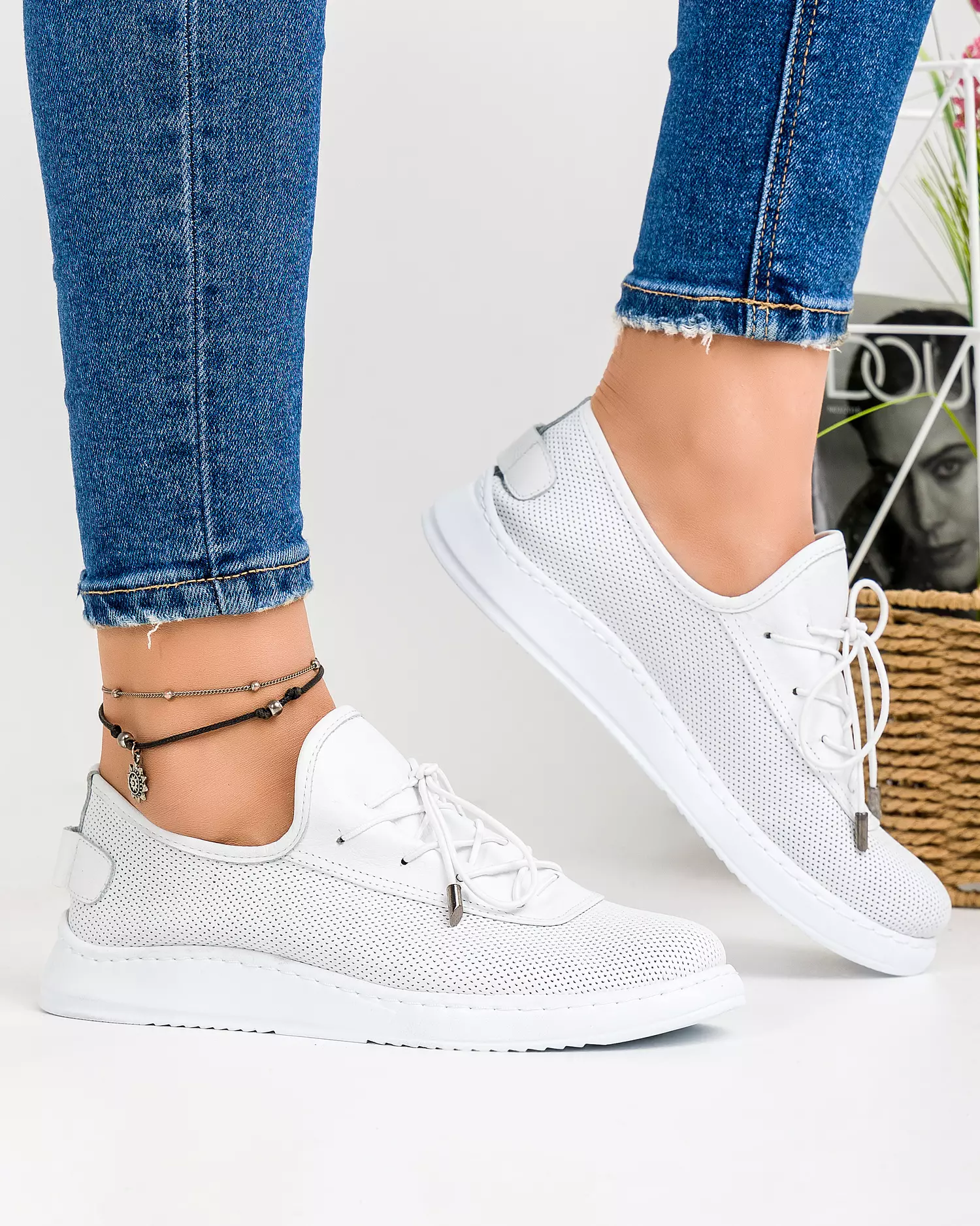 pantofi-casual-dama-piele-naturala-albi-cu-talpa-flexibila-si-perforatii-akd23039-45240-2.webp