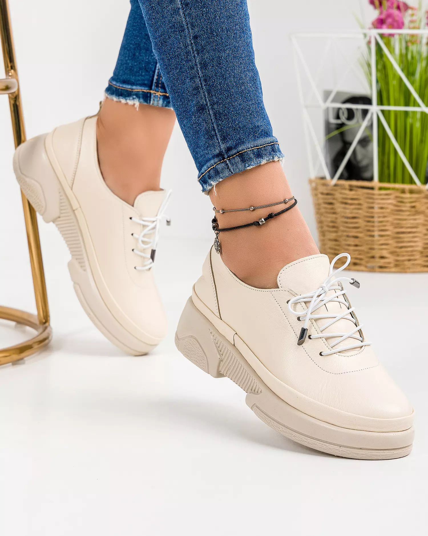 pantofi-casual-dama-piele-naturala-bej-cu-talpa-groasa-si-inchidere-cu-siret-akd23099-45360-2.webp