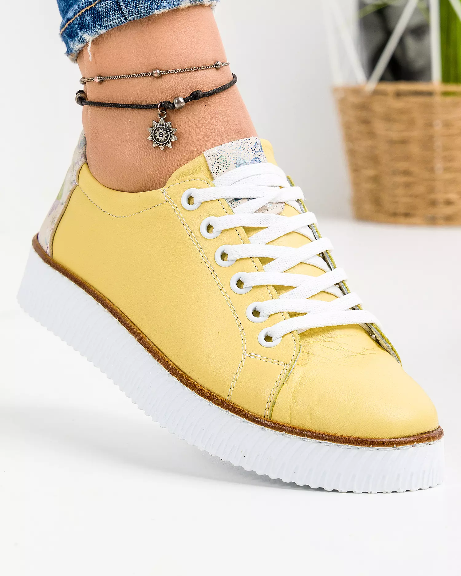 pantofi-casual-dama-piele-naturala-galbeni-cu-talpa-flexibila-si-inchidere-cu-siret-akd23145-45153-2.webp